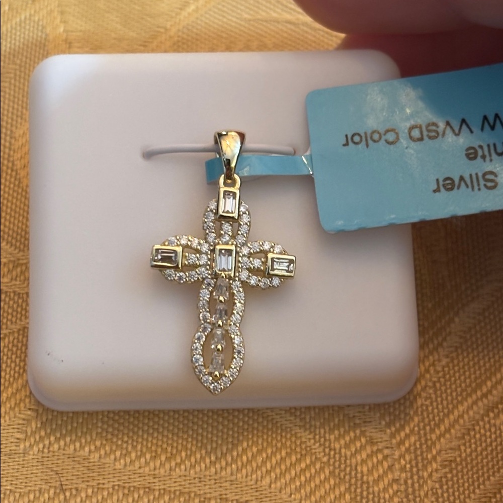 .53 ct Cross Pendant with moissanite
